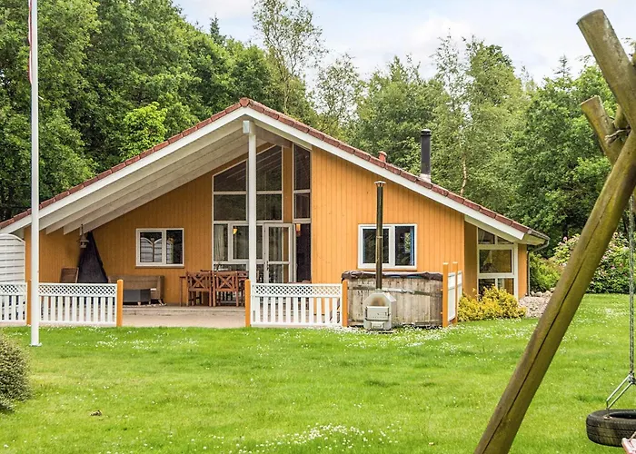 Lakeview Retreat With - By Traum *